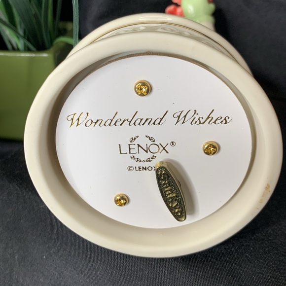 Vintage NIB Lenox “Wonderland Wishes” musical snowman - Picture 10 of 11